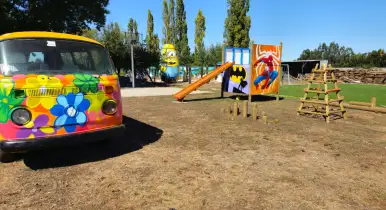 Juegos infantiles dentro del recinto de Cabañas Alto Maquehue