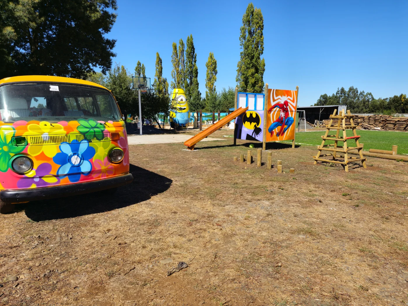 Juegos infantiles dentro del recinto de Cabañas Alto Maquehue